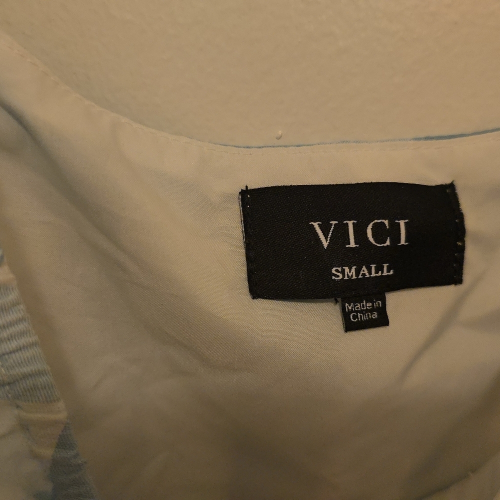 Vici Blue Checkered Puff Sleeve Top Small NWOT - Picture 3 of 6